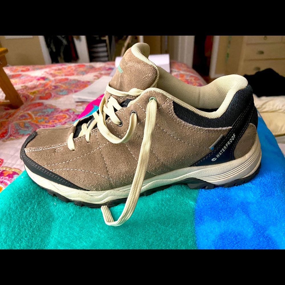 Hi-Tec Hiking Shoe size 9